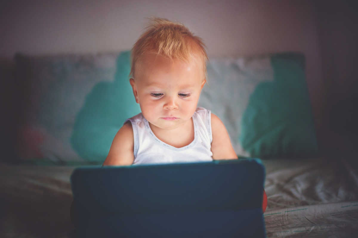 Screen Time For Babies Linked To Speech And Problem-Solving Delays: What Parents Need to Know!