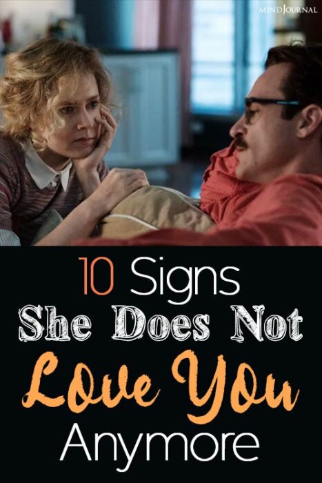 signs she doesn't love you
