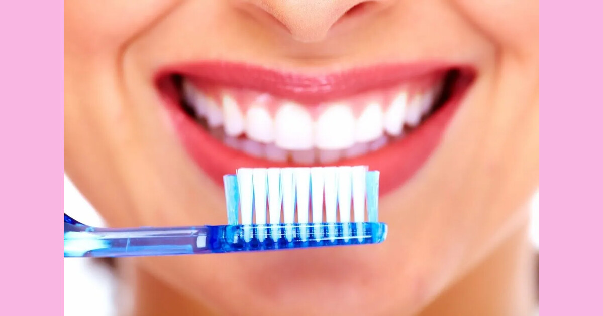 4 Common Mistakes While Brushing Teeth Revealed by A Dentist