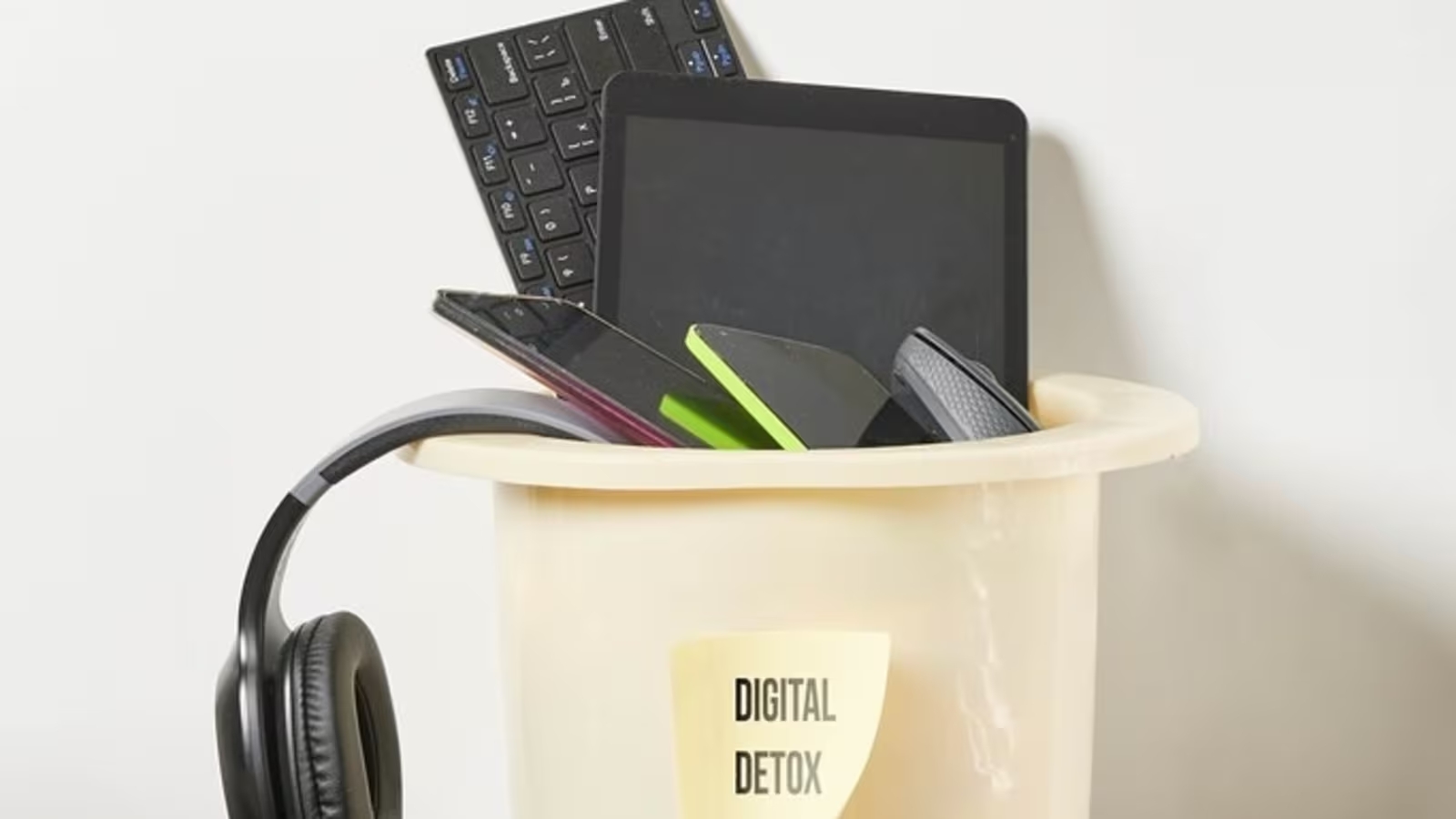 How to Effectively Detox Your Life through Tech