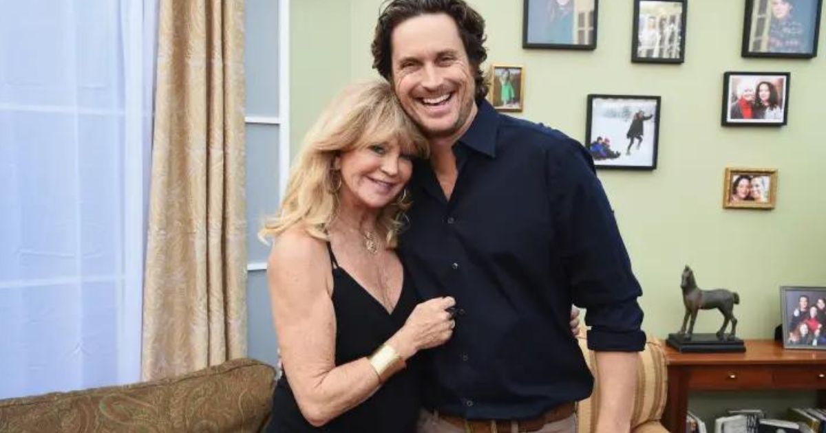 Oliver Hudson Clarifies ‘Trauma’ Remarks About Mom Goldie Hawn