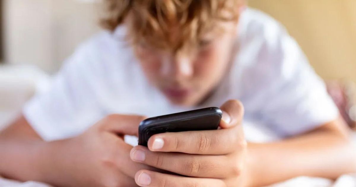 Government Considers Smartphone Ban for Under-16s Amid Concerns Over Social Media Impact